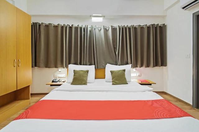 Kanak Beacon Hotel - Ashram Road Ahmedabad Extérieur photo
