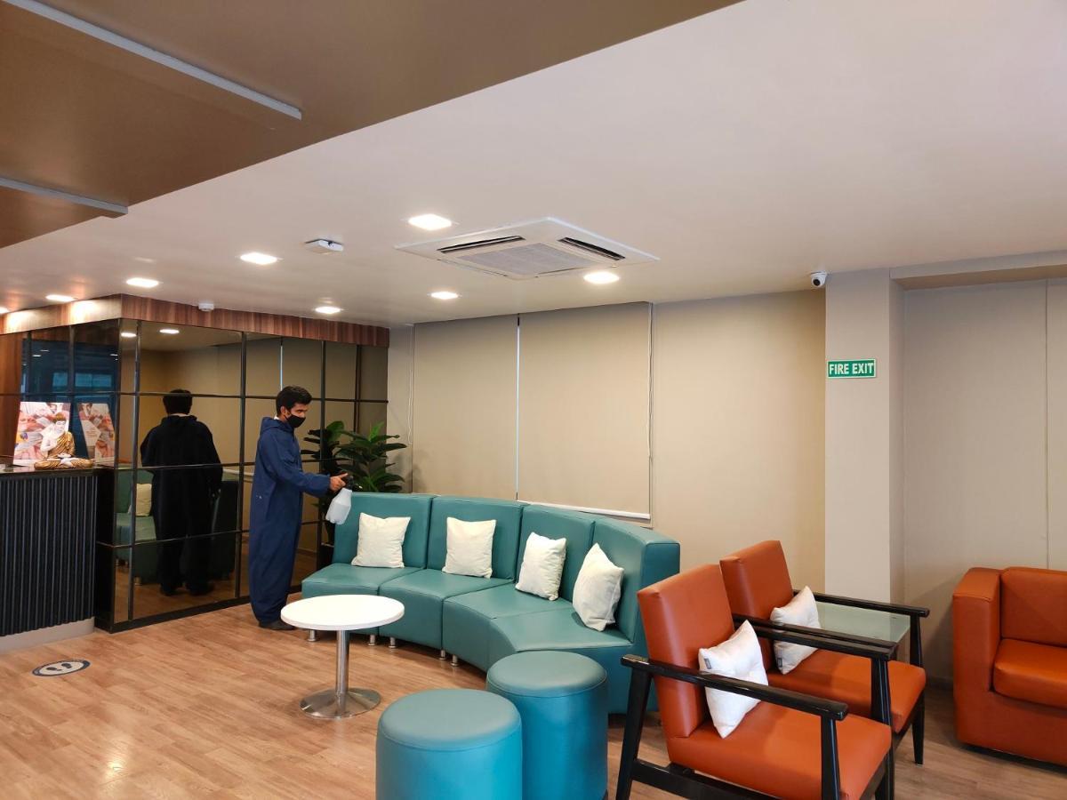 Kanak Beacon Hotel - Ashram Road Ahmedabad Extérieur photo