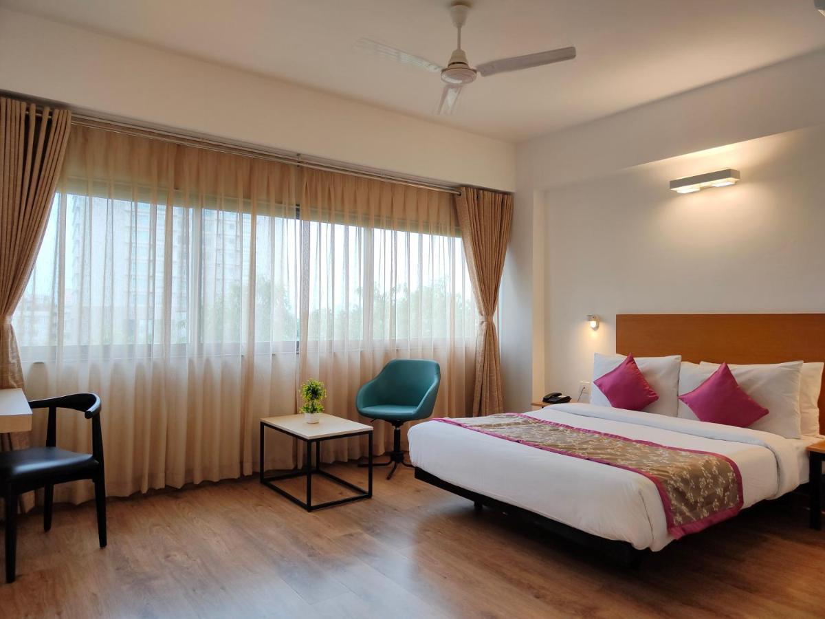 Kanak Beacon Hotel - Ashram Road Ahmedabad Extérieur photo